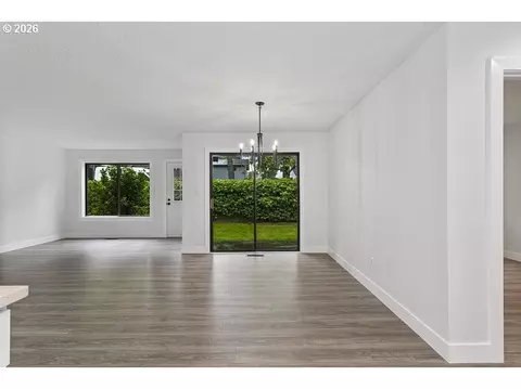 Living - 512 SW Eastman Pkwy, Gresham, OR 97080 photo 6 of 8