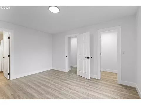 Bedroom - 512 SW Eastman Pkwy, Gresham, OR 97080 photo 2 of 14