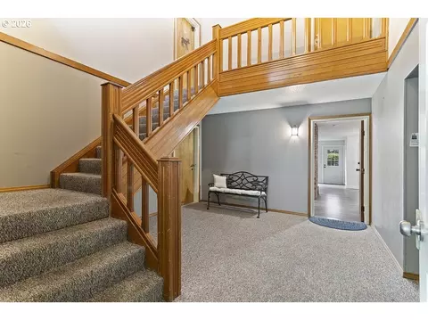 Entry Way - 512 SW Eastman Pkwy, Gresham, OR 97080 photo 1 of 3