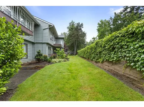 Exterior - 512 SW Eastman Pkwy, Gresham, OR 97080 photo 5 of 5