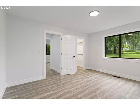 Bedroom - 512 SW Eastman Pkwy, Gresham, OR 97080 photo 1 of 14