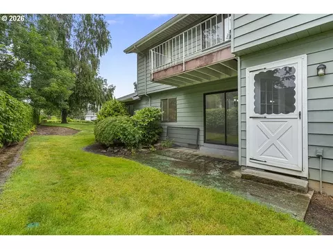 Exterior - 512 SW Eastman Pkwy, Gresham, OR 97080 photo 4 of 5