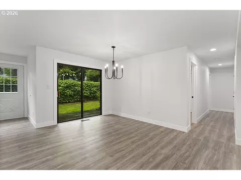 Dining - 512 SW Eastman Pkwy, Gresham, OR 97080 photo 1 of 2