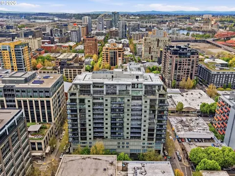 1025 NW Couch St #816, Portland, OR 97209