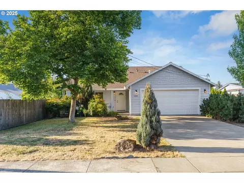 1230 W Fairview Dr, Springfield, OR 97477