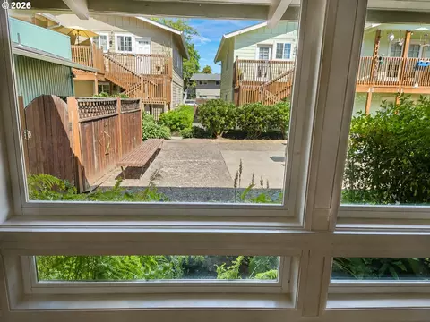 Exterior - 1525 Garfield Pl, Eugene, OR 97402 photo 3 of 3