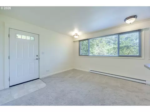 Living - 1525 Garfield Pl, Eugene, OR 97402 photo 2 of 2