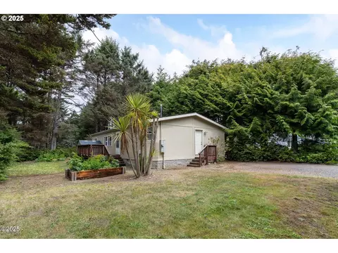 130 SW 82nd St, South Beach, OR 97366