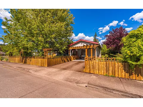 76375 Fern St, Oakridge, OR 97463
