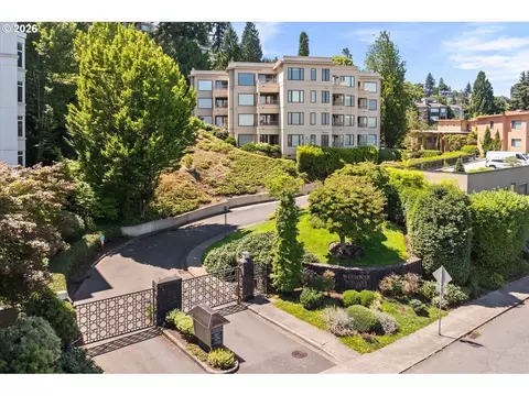 762 NW Westover Sq, Portland, OR 97210