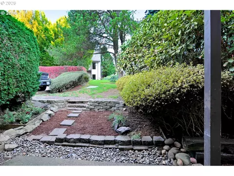 Exterior - 200 SW Florence Ave #E1, Gresham, OR 97080 photo 2 of 8