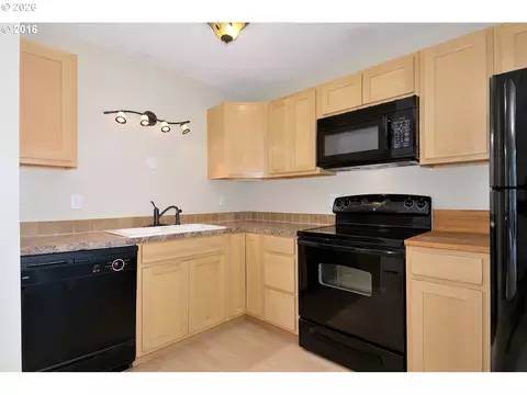 Kitchen - 200 SW Florence Ave #E1, Gresham, OR 97080 photo 2 of 2