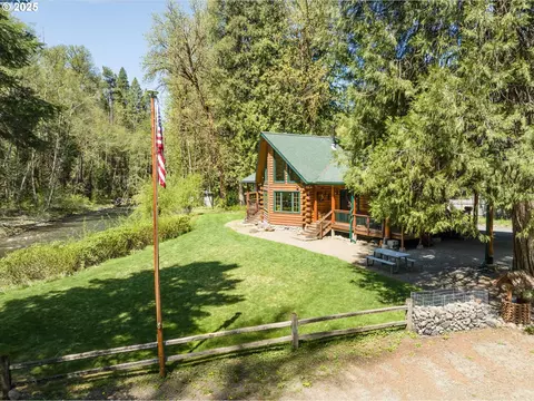 56274 Sullivan Ln, Blue River, OR 97413