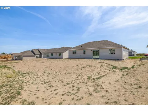 Exterior - 208 Tiber St, Boardman, OR 97818 photo 5 of 6