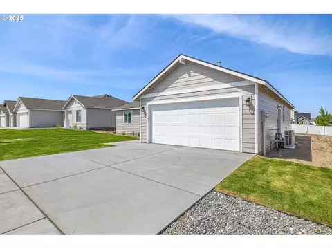 Exterior - 208 Tiber St, Boardman, OR 97818 photo 2 of 6