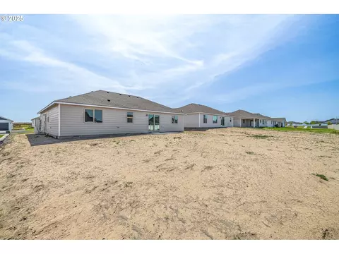 Exterior - 208 Tiber St, Boardman, OR 97818 photo 4 of 6