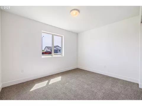 Bedroom - 208 Tiber St, Boardman, OR 97818 photo 3 of 4