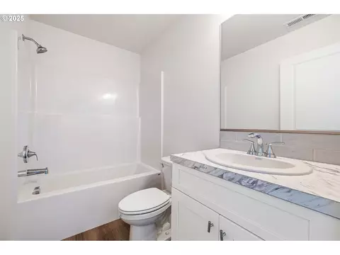 Bath - 208 Tiber St, Boardman, OR 97818 photo 2 of 2