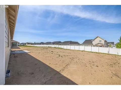 Exterior - 208 Tiber St, Boardman, OR 97818 photo 3 of 6