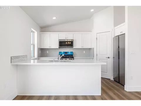Kitchen - 208 Tiber St, Boardman, OR 97818 photo 1 of 3