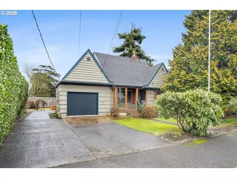 2510 4th St, Tillamook, OR 97141
