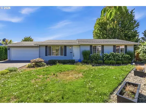 911 SW Warbler Ct, Mcminnville, OR 97128