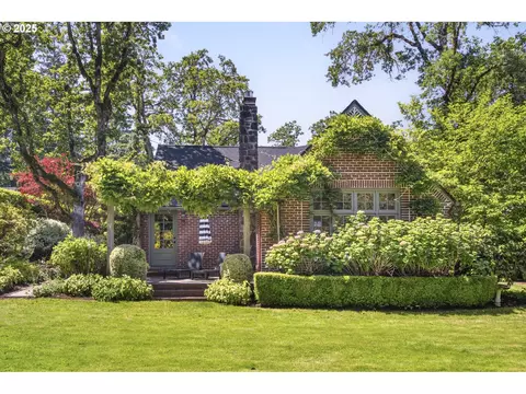 1318 Horseshoe Curv, Lake Oswego, OR 97034