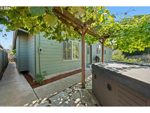 Exterior - 4168 Torrington Ave, Eugene, OR 97404 photo 7 of 14