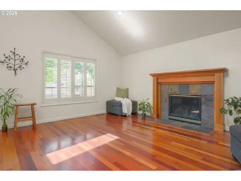 Living - 4168 Torrington Ave, Eugene, OR 97404 photo 3 of 9