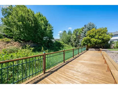 Exterior - 4168 Torrington Ave, Eugene, OR 97404 photo 10 of 14