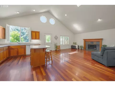 Living - 4168 Torrington Ave, Eugene, OR 97404 photo 1 of 9