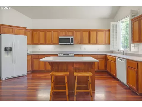 Kitchen - 4168 Torrington Ave, Eugene, OR 97404 photo 2 of 4