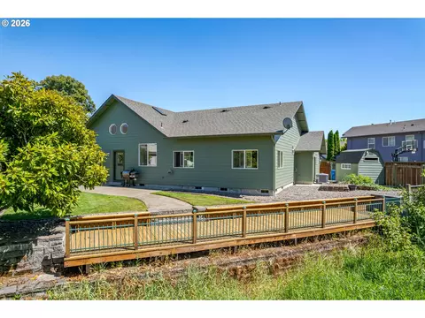Exterior - 4168 Torrington Ave, Eugene, OR 97404 photo 4 of 14