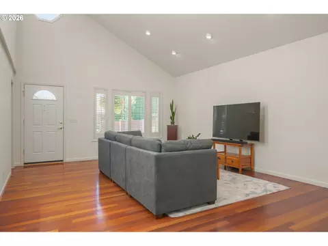 Living - 4168 Torrington Ave, Eugene, OR 97404 photo 7 of 9