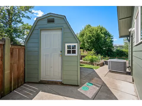 Exterior - 4168 Torrington Ave, Eugene, OR 97404 photo 13 of 14