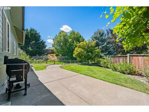 Exterior - 4168 Torrington Ave, Eugene, OR 97404 photo 5 of 14