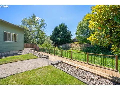 Exterior - 4168 Torrington Ave, Eugene, OR 97404 photo 9 of 14