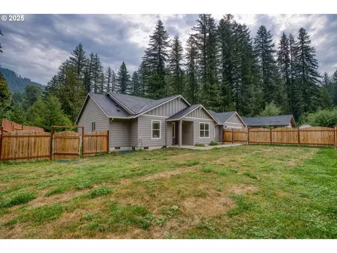 202 Edgewater Dr, Carson, WA 98610