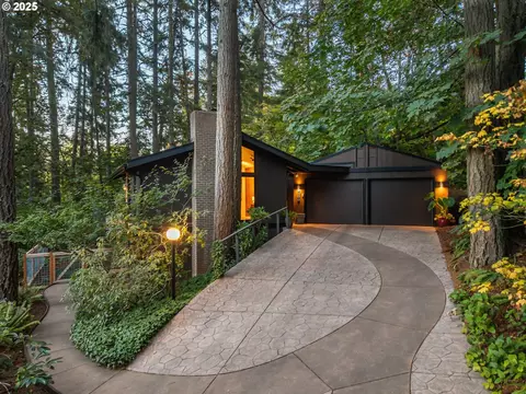 2100 Shields Ave, Eugene, OR 97405