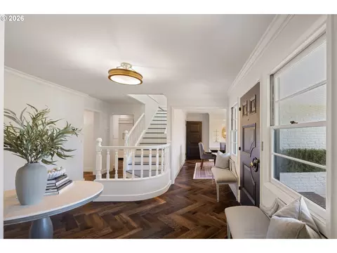 Entry Way - 2105 Fairmount Blvd, Eugene, OR 97403 photo 1 of 4