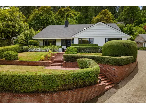 Exterior - 2105 Fairmount Blvd, Eugene, OR 97403 photo 8 of 8