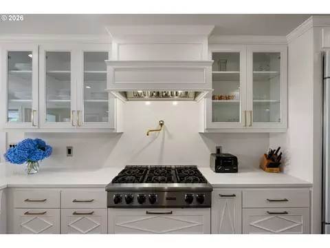 Kitchen - 2105 Fairmount Blvd, Eugene, OR 97403 photo 2 of 5