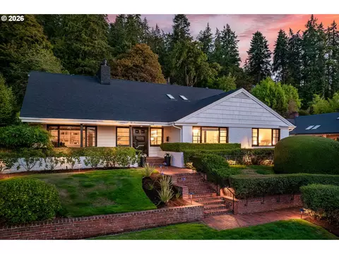 Exterior - 2105 Fairmount Blvd, Eugene, OR 97403 photo 2 of 8