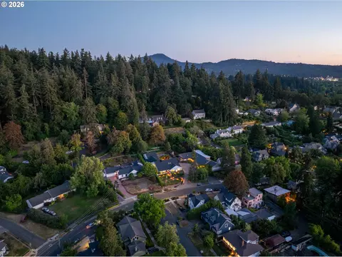 View/Area - 2105 Fairmount Blvd, Eugene, OR 97403 photo 2 of 2