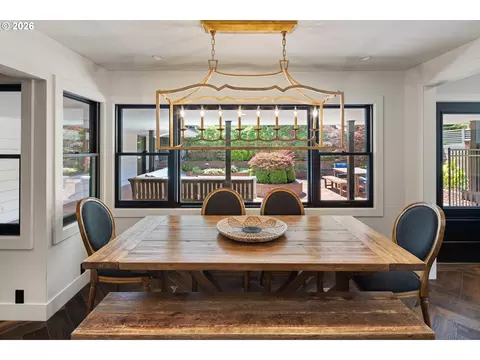 Dining - 2105 Fairmount Blvd, Eugene, OR 97403 photo 2 of 3