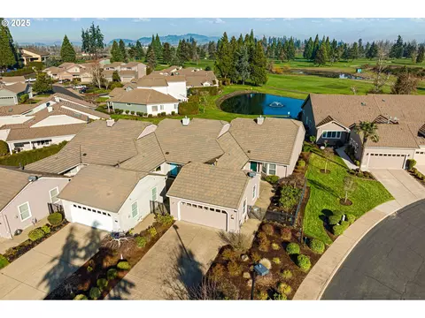 270 Magnolia Dr, Creswell, OR 97426