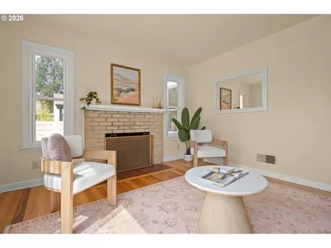 Living - 2661 Harris St, Eugene, OR 97405 photo 3 of 5