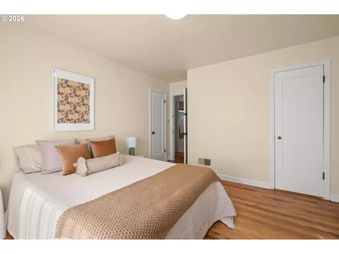 Bedroom - 2661 Harris St, Eugene, OR 97405 photo 3 of 7
