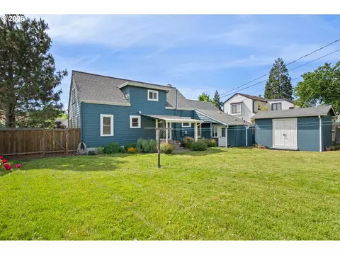 Exterior - 2661 Harris St, Eugene, OR 97405 photo 7 of 9