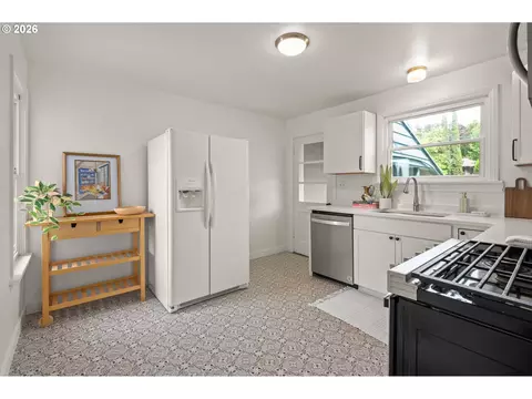 Kitchen - 2661 Harris St, Eugene, OR 97405 photo 1 of 4